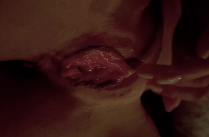 Моя киска. Поставь + если кончил :)