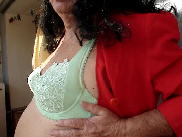 Crossdresser in bra