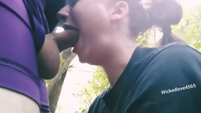 Взял за волосы,выебал в рот и кончил в горло.