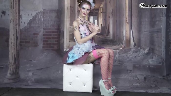 Нашла дружка