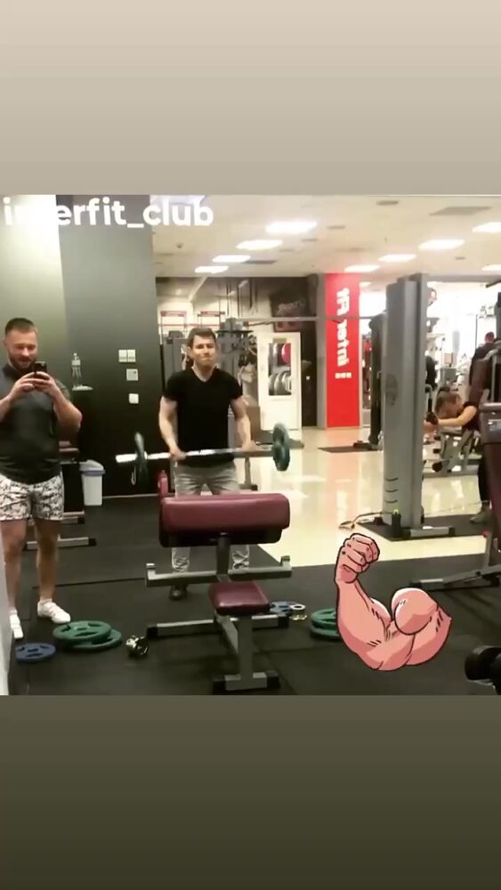 Тренажерный зал | Качаем мышцы