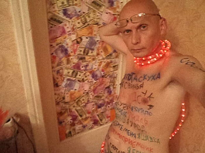 Из одежды элетрогирлянда