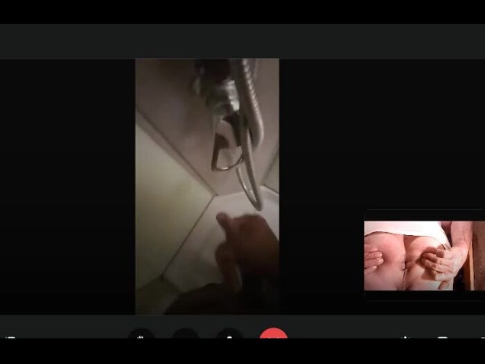 Дрочит и кончает на мою жопу по видео звонку в ВК