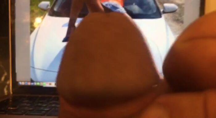 На пизду под юбкой