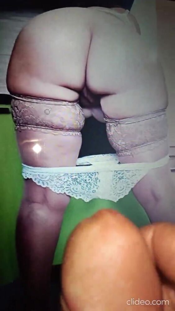 Ммм... Колом стоит на прелести