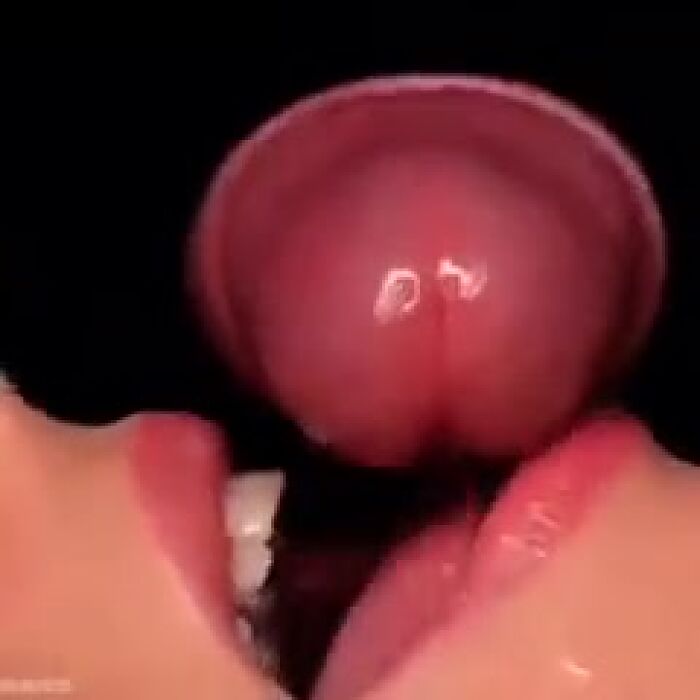 Смокче головку))