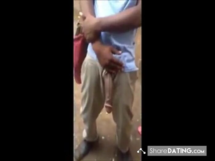 Африканский болт в деревне)