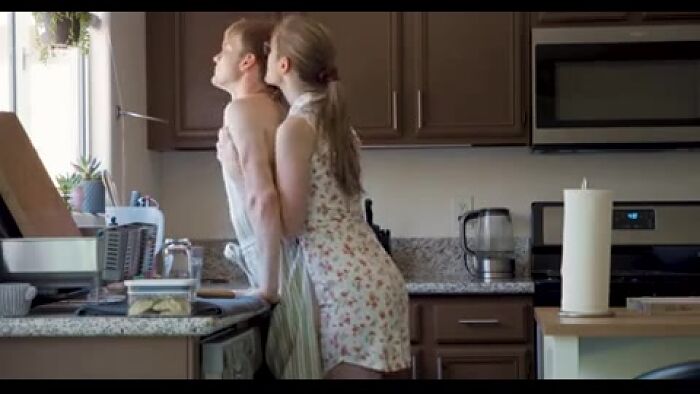 ануслинг и горловой минет на кухне