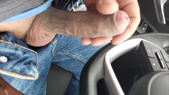 По дороге приспичило.