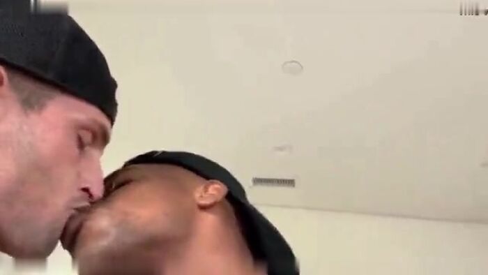 Сладкая черная шоколадка