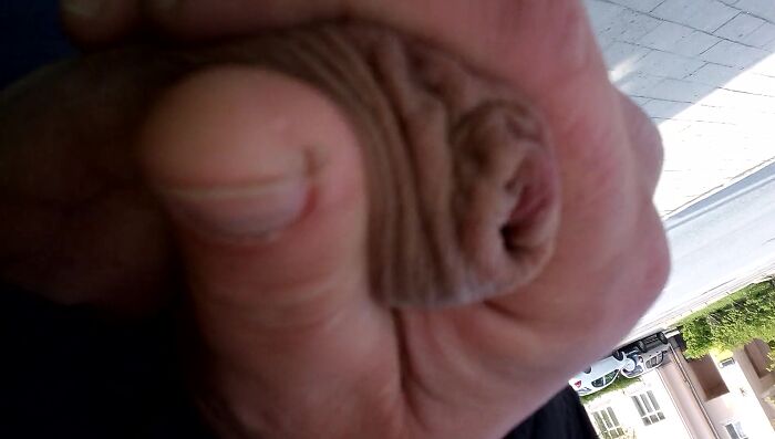 Кончил на улице при незнакомой девушке