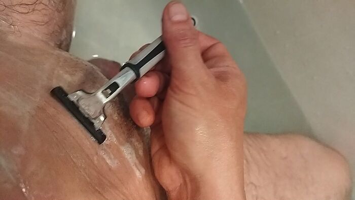 Жена любит чтобы всегда был  выбрит