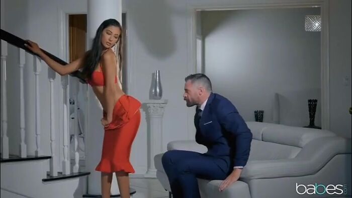 Красотка соблазняет мужика