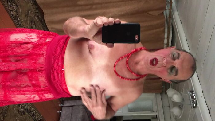 Natali в красном