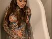 Татуированая девочка ласкает себя в ванной