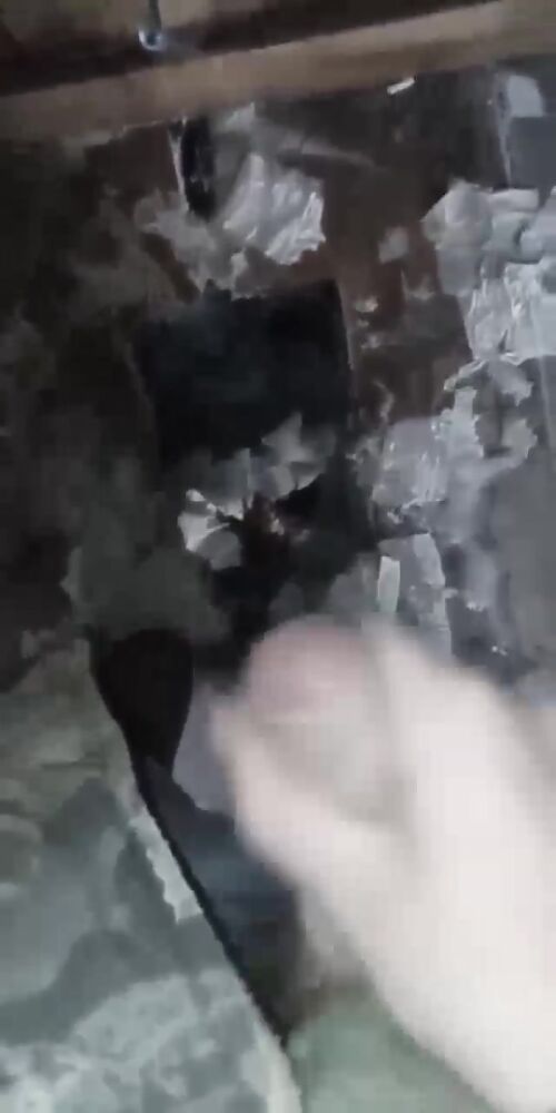 Это я дрочу в туалете в деревне на улице