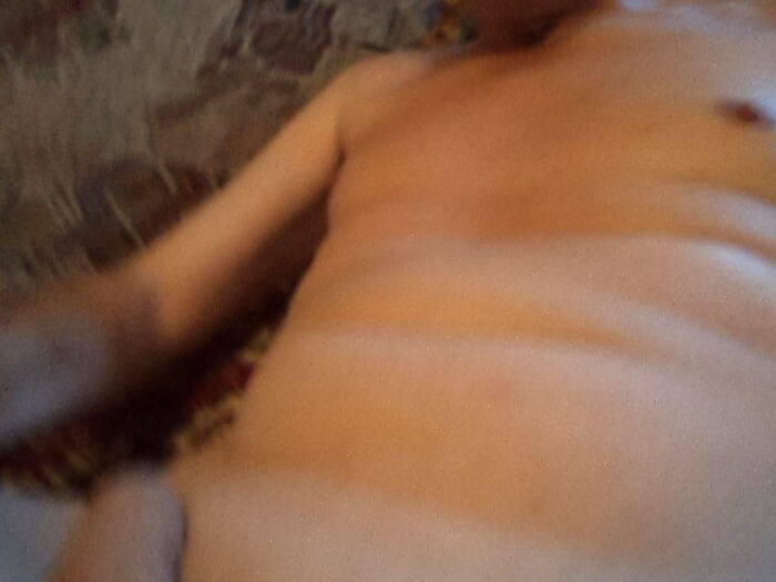 Заталкивание в очко каштана в оболочке с шипами