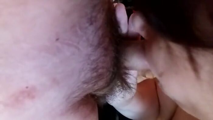 Сосу мужу не бритый вялый