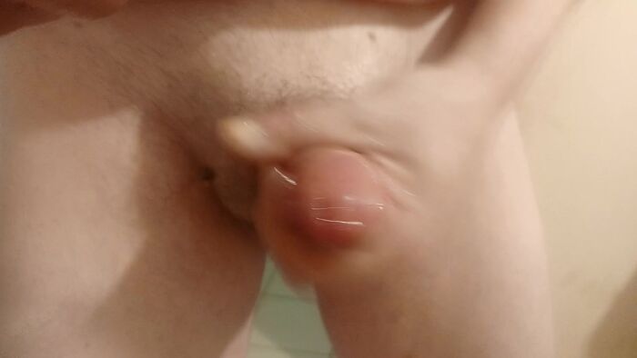 скучает по женской ласке