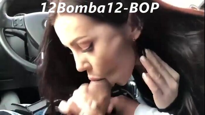 Расплатилась за подвоз.