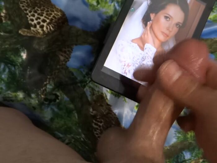 Кончил на невесту)))