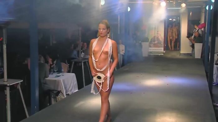 Модели. Показ мод