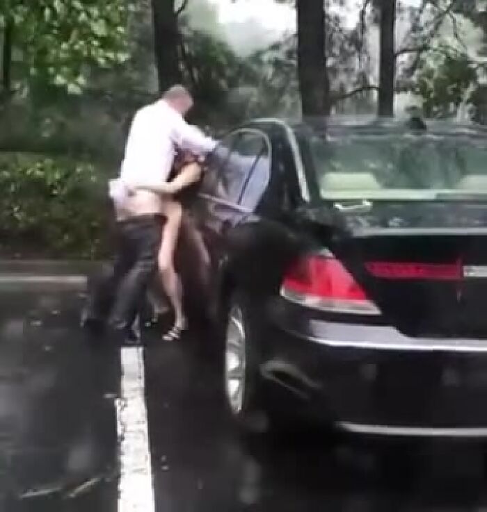 трахает на дороге реал