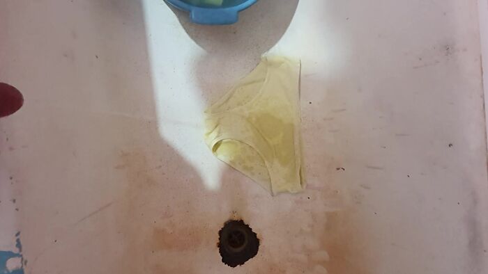 Писяю на трусики