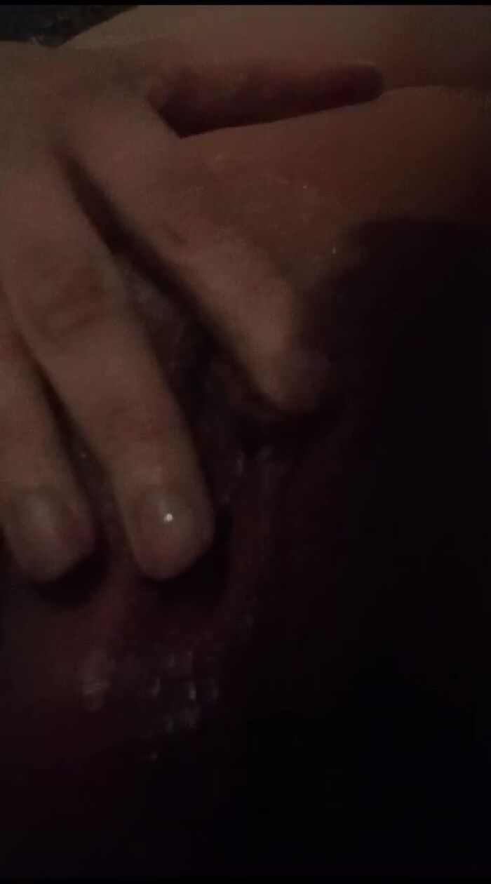 Пока мужа нет дома развлекаю дырочку