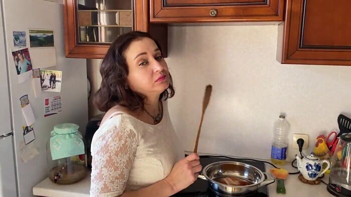 Мачеха и поесть приготовит и хуй пососет