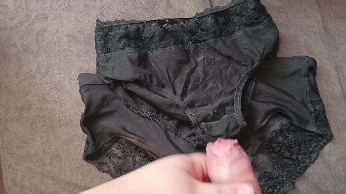 Кончаю на трусики