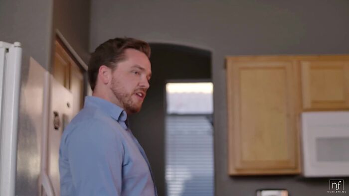 привела подругу