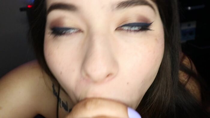 Красиво сосет