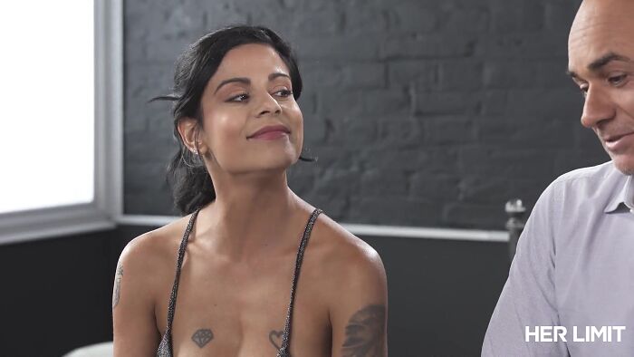 Милку во все дырки.