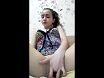 Молодая играет с писькой