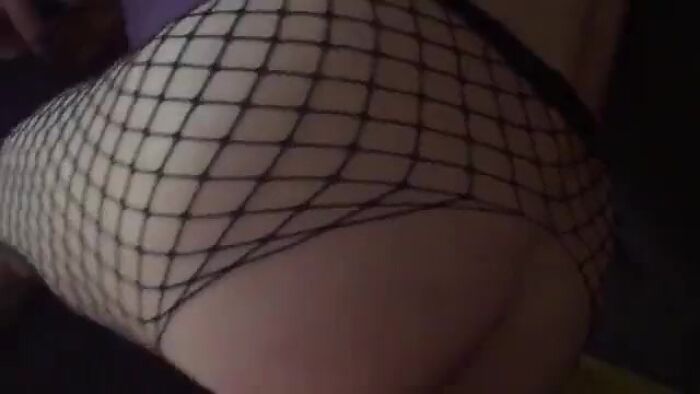 пригласил домой