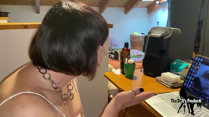 Тс дрочит на видос