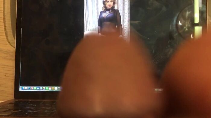 В прозрачном черном наряде трогает пизду через одежду