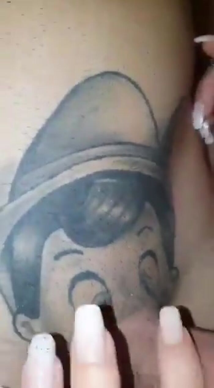 Полирует нос