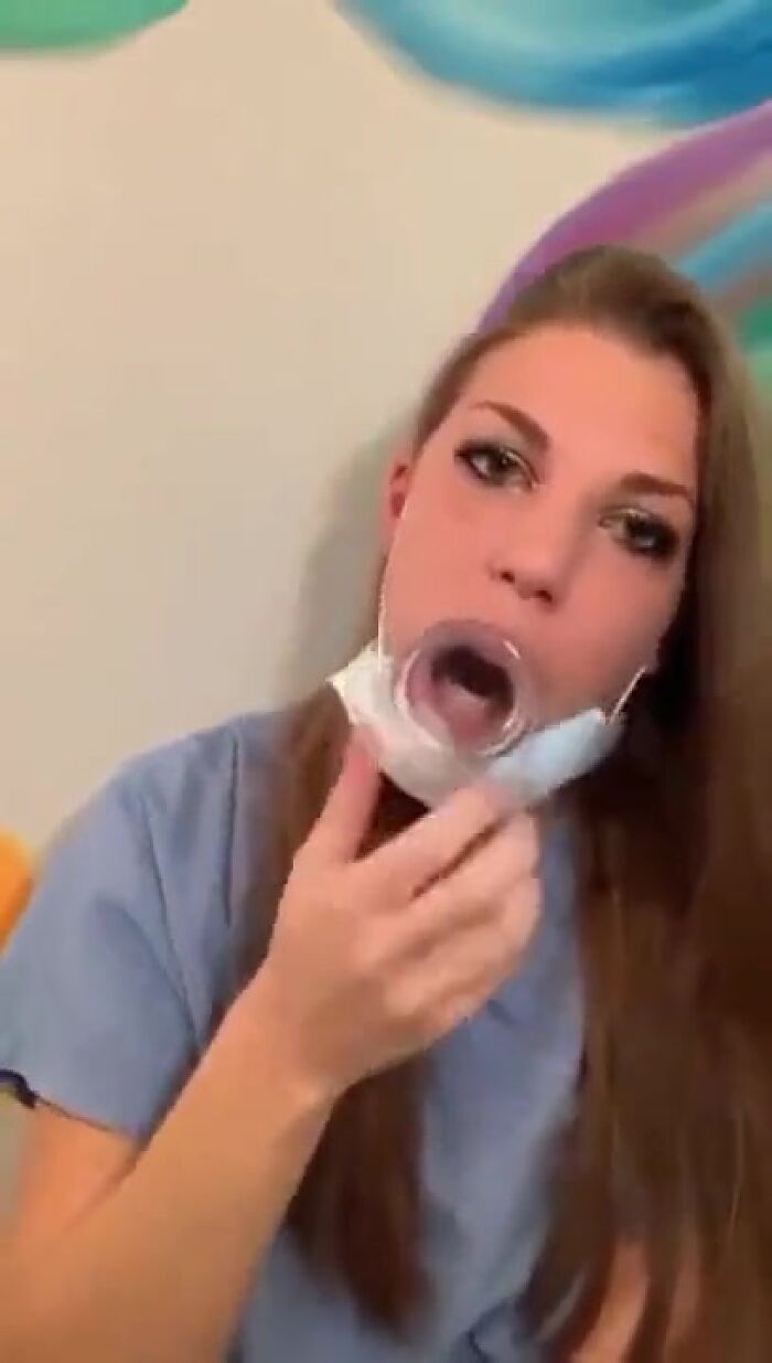 Прячет под маской сюрприз