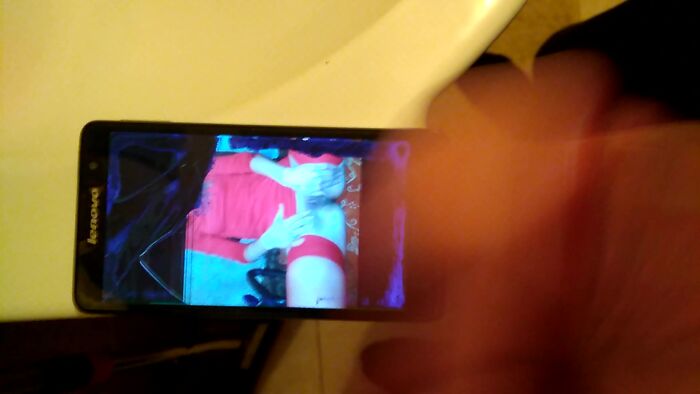 Прислали как дрочат на меня и сливают на меня. Хочу ещё