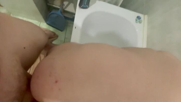 еите в ванной меня