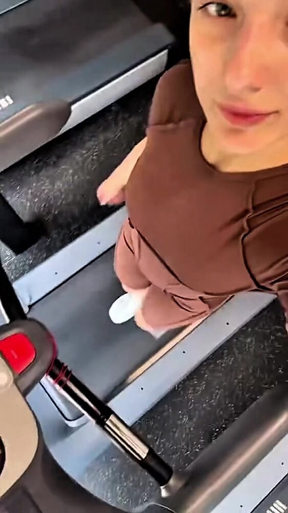 В зале