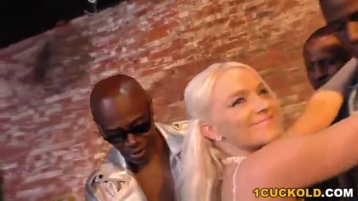 ммм мечтаю так на море потанцевать в платишке одном