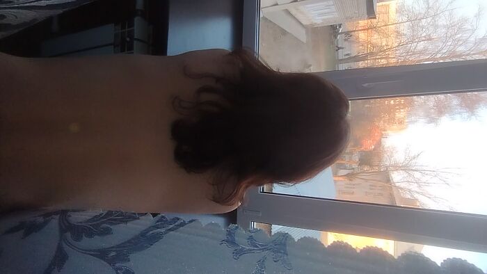 Ждет мужа у окна!