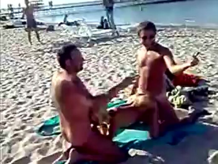 На двоїх шлюшку