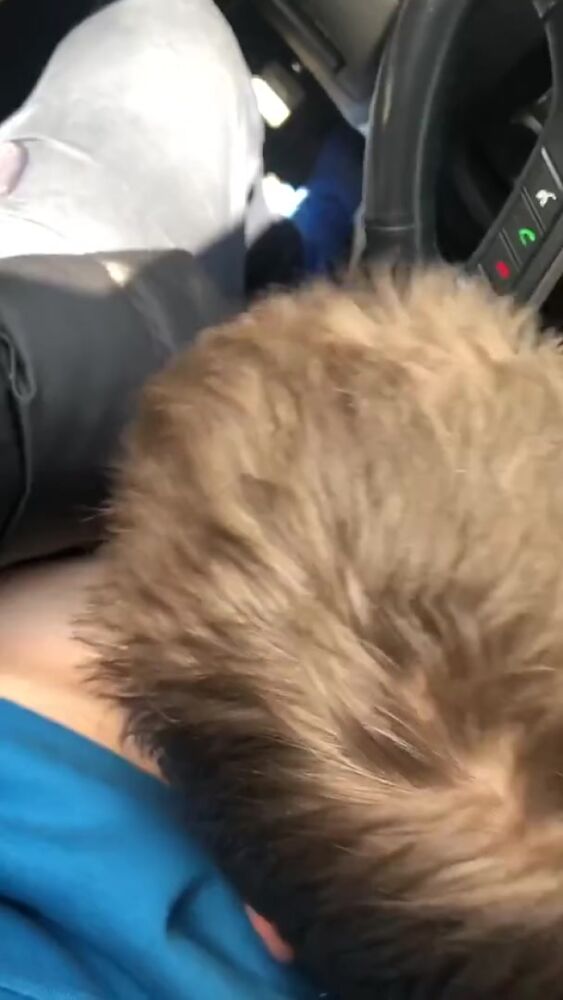 парень с сайта))приехал сосать