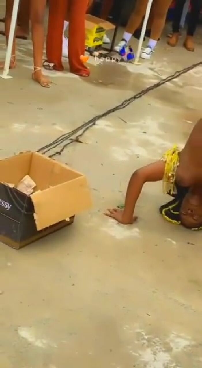 Сучка. Стриптиз. Негр.