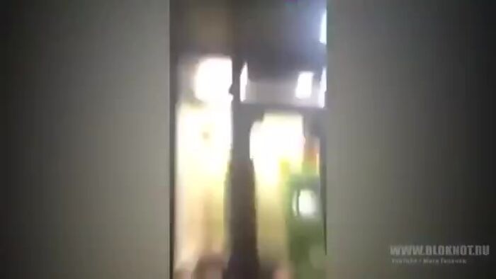 бомжи в сбербанке ????