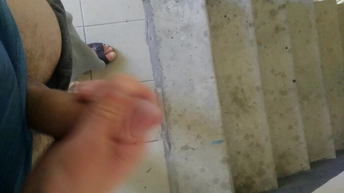 На лестнице